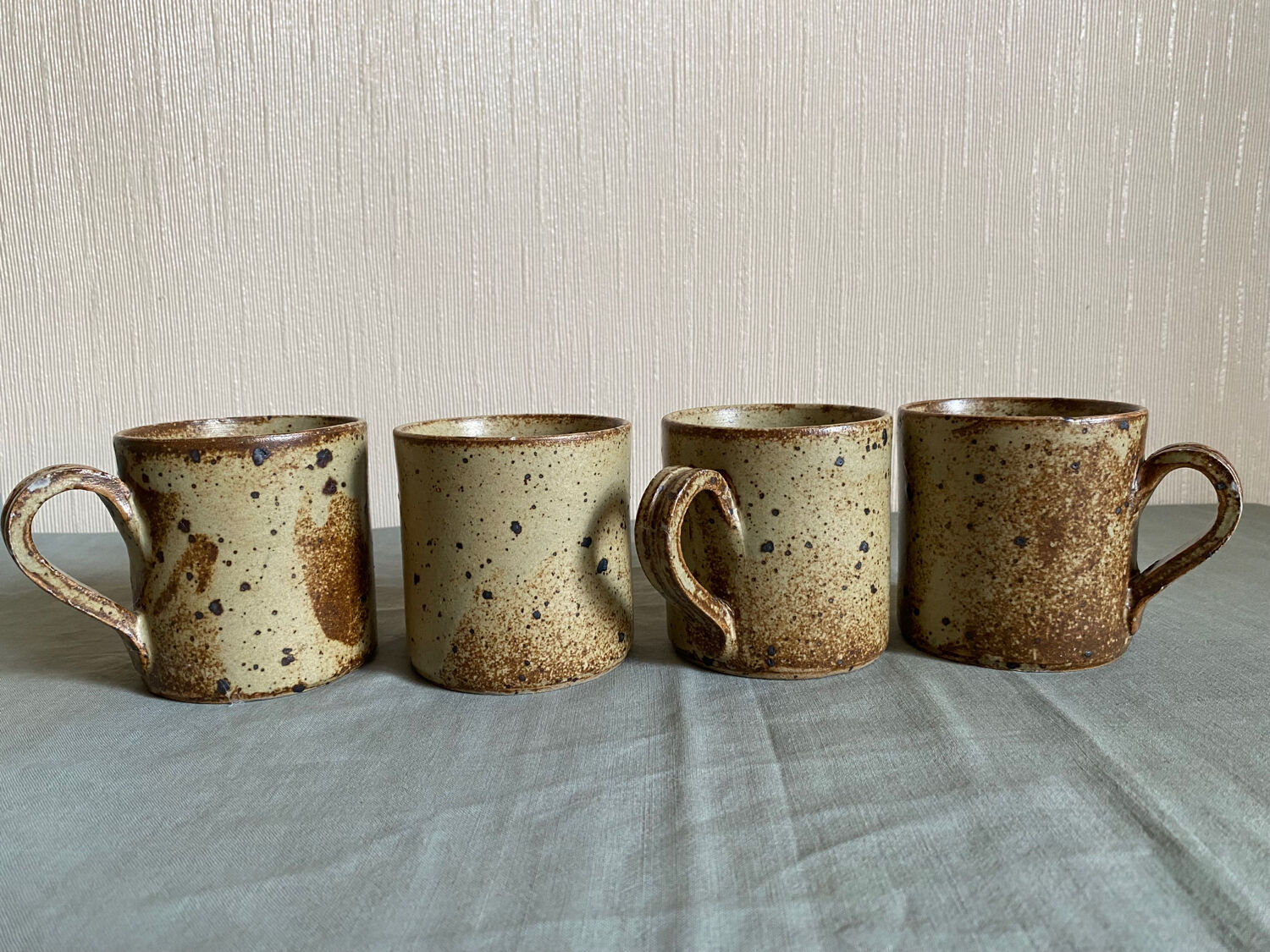 Set of 4 stoneware mugs