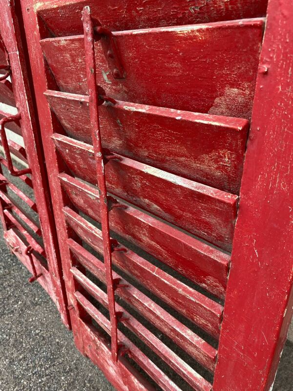 Paire de volets rouge