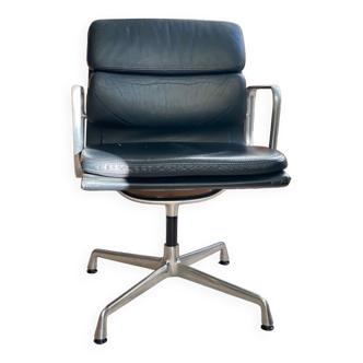 Vitra Eames soft pad desk chair