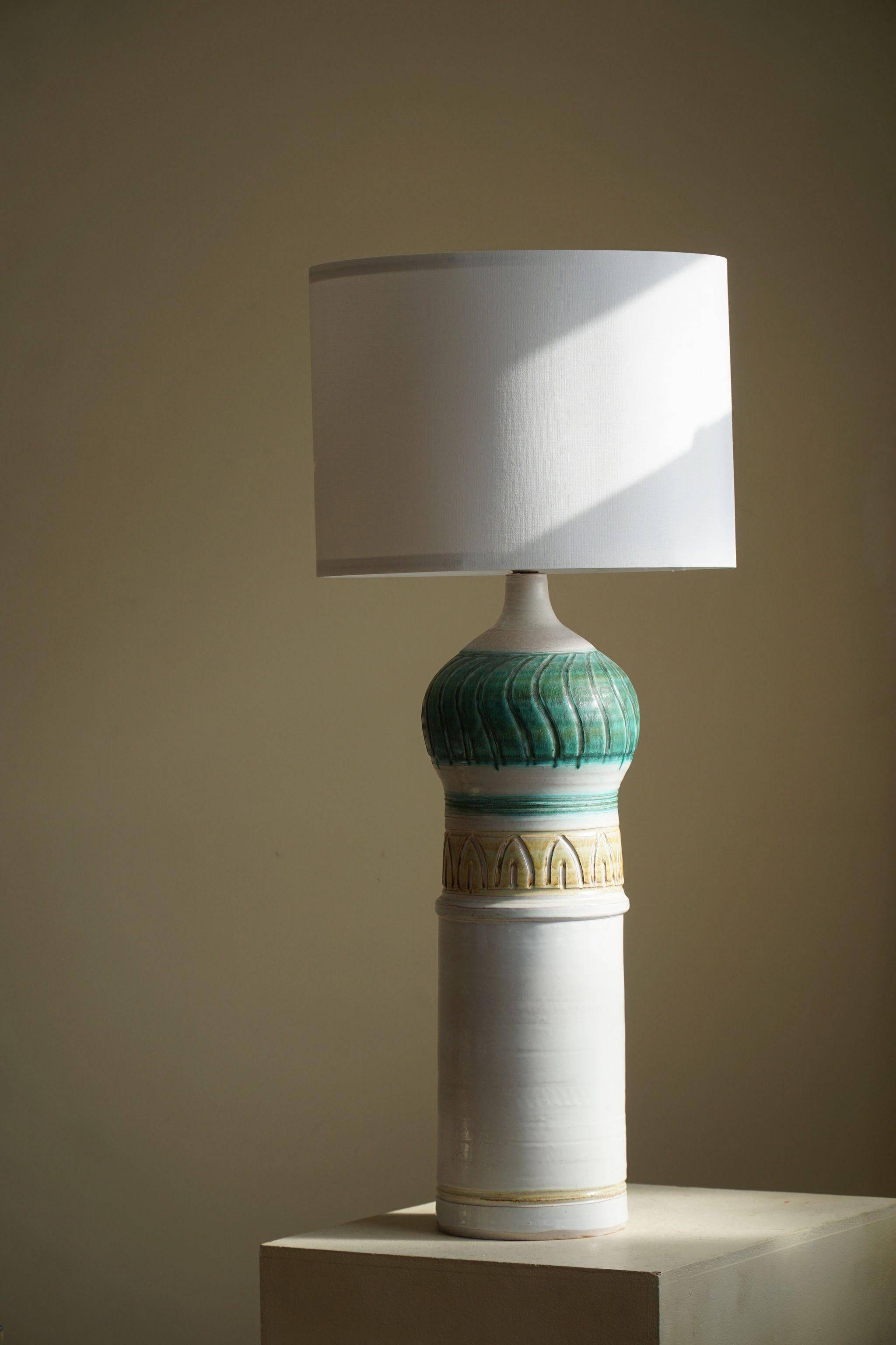 Decorative floor lamp in modern Danish ceramic, made in the 1970s.