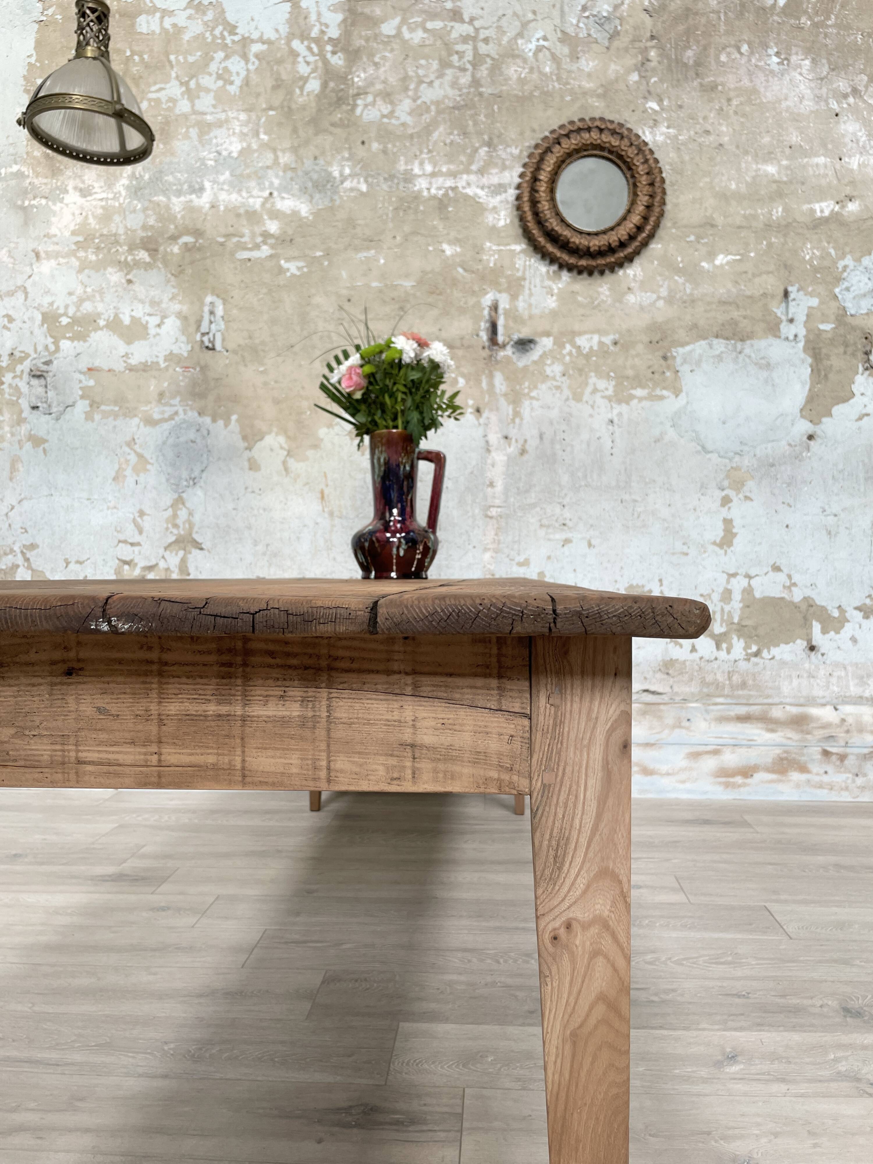 Table de ferme vintage en bois brut