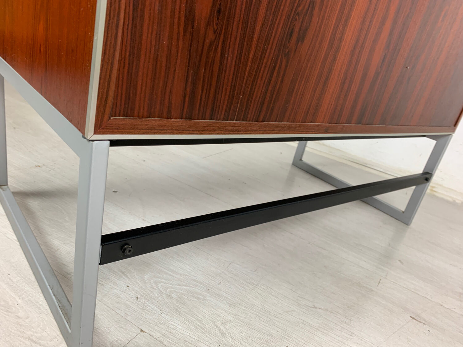 Hi-fi bang and olufsen cabinet