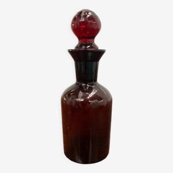 Amber apothecary bottle and glass cap thereof