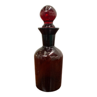 Amber apothecary bottle and glass cap thereof