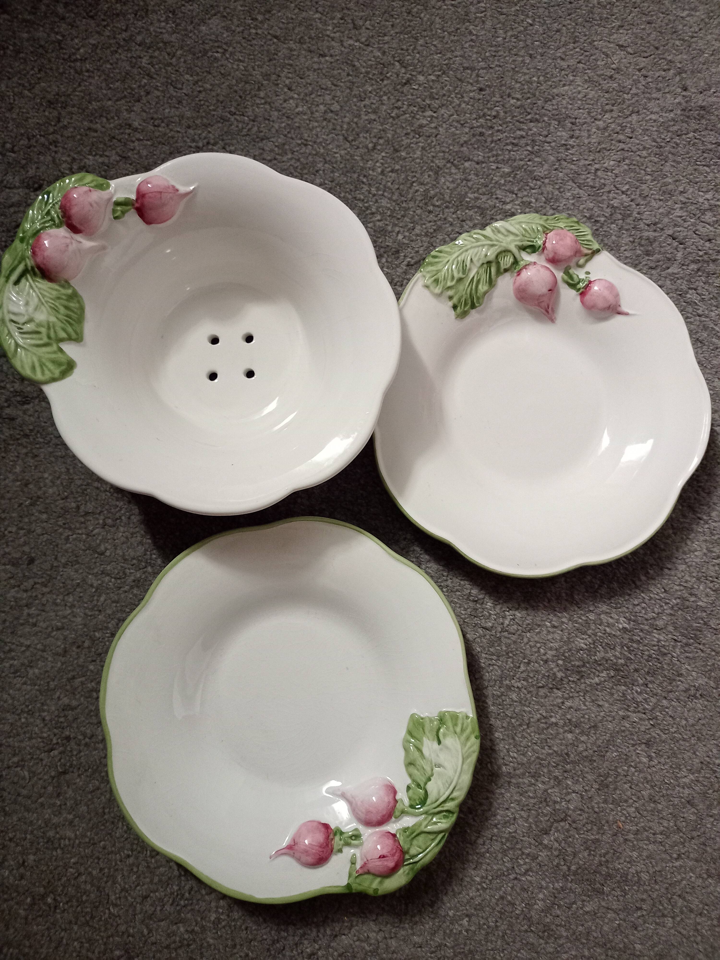 Dish drainer + 2 Silea Barbotine porcelain plates