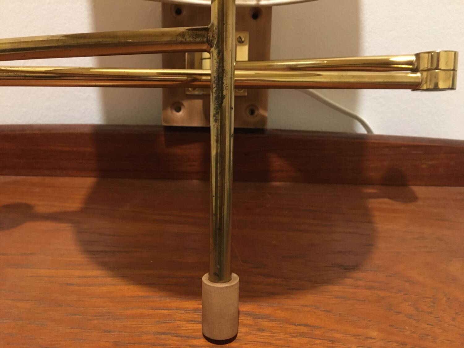 Articulated wall light