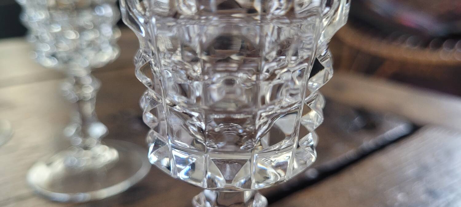 6 crystal flutes