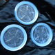 3 dessous de bouteille en verre moulé pressé opalescent bleuté
