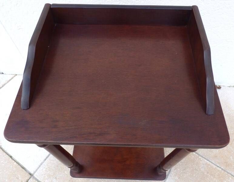 Nightstand or side table with 2 wooden shelves - Very good condition