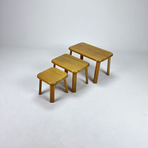 Tables gigognes modernistes en chêne, années 1960