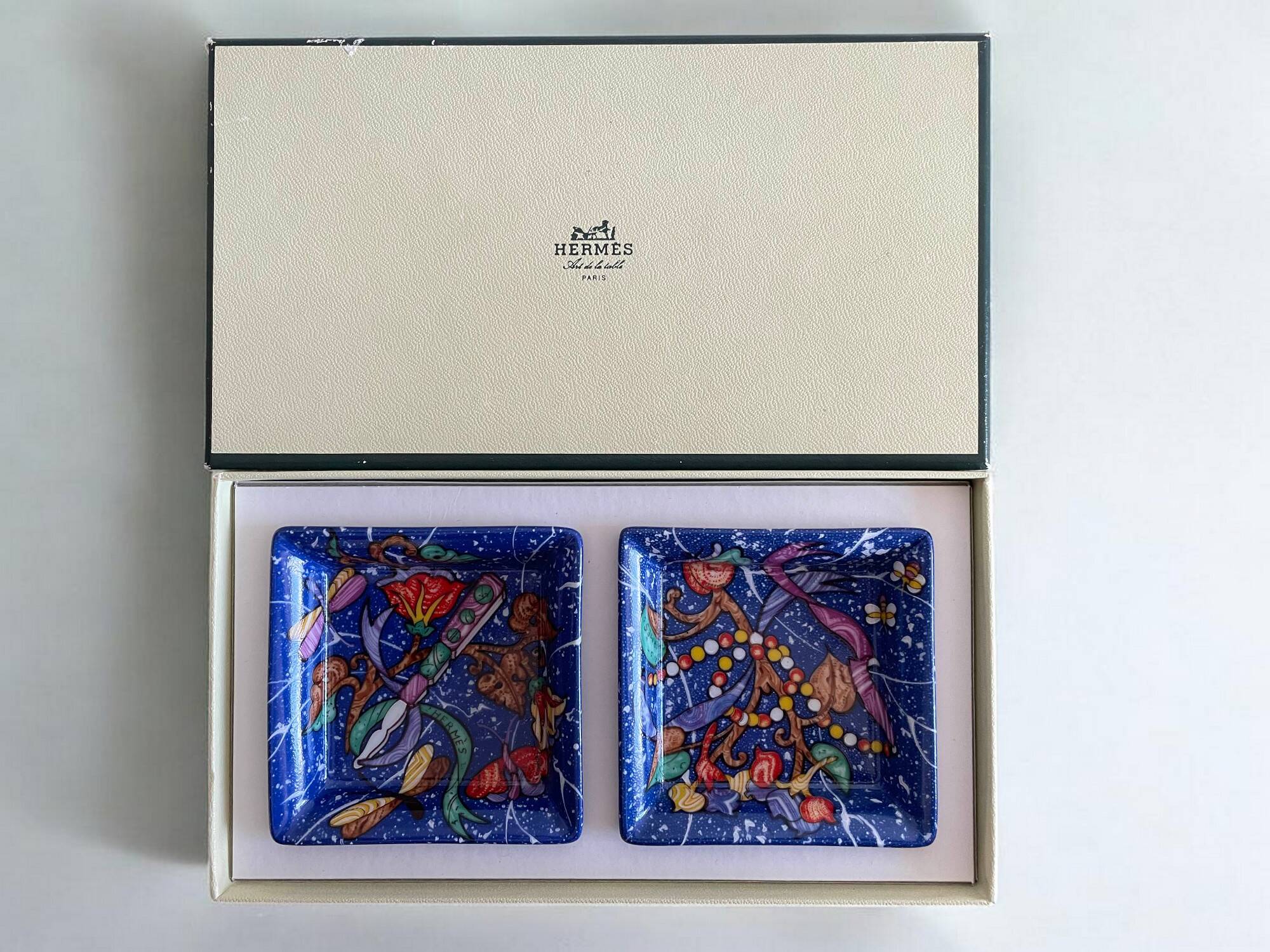Hermès – Pair of porcelain catchalls – Provenance Ministry of Foreign Affairs