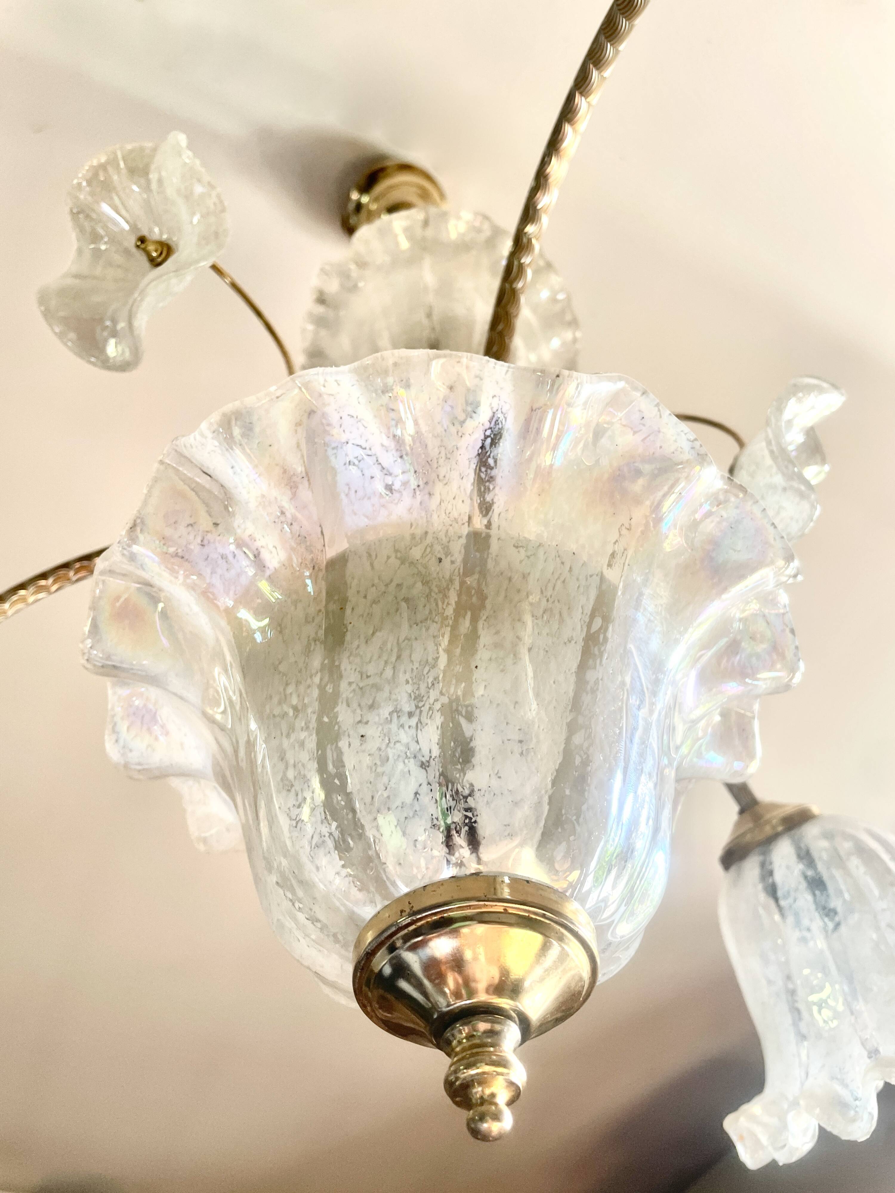 Murano chandelier with 3 iridescent flowers, 1980.