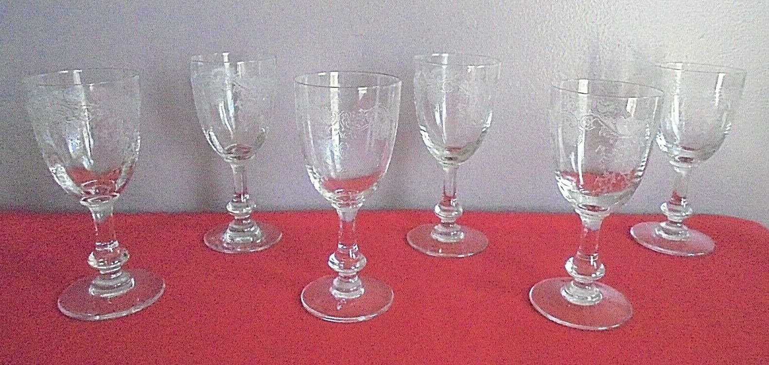 6 glasses of crystal liqueur St Louis including 1 signed chiseled motifs
