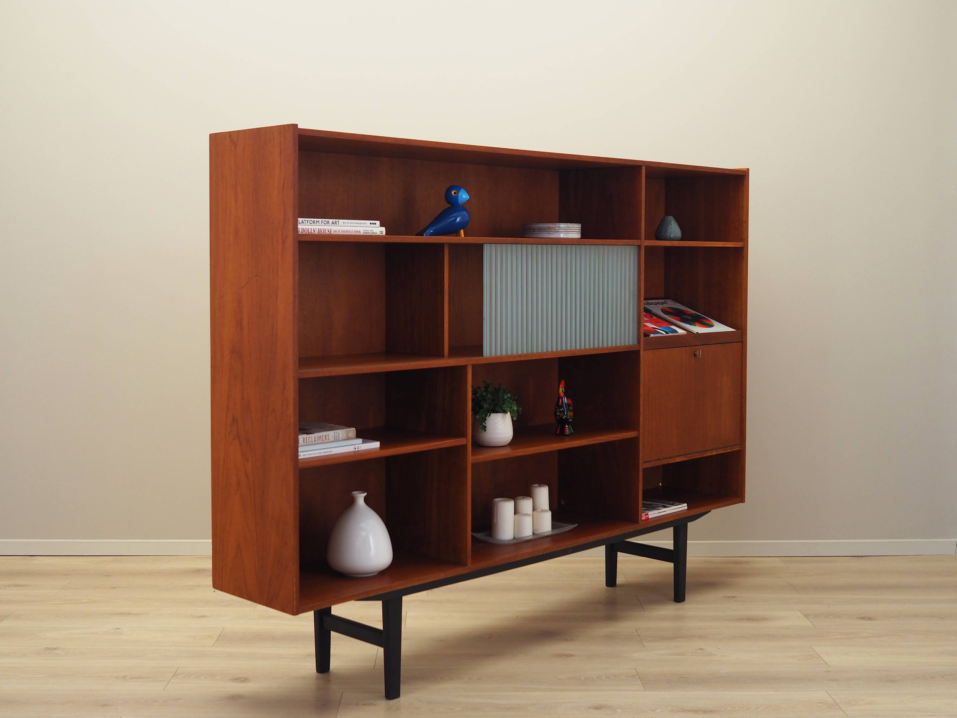 Bibliothèque en teck, design danois, années 1970, production: Danemark
