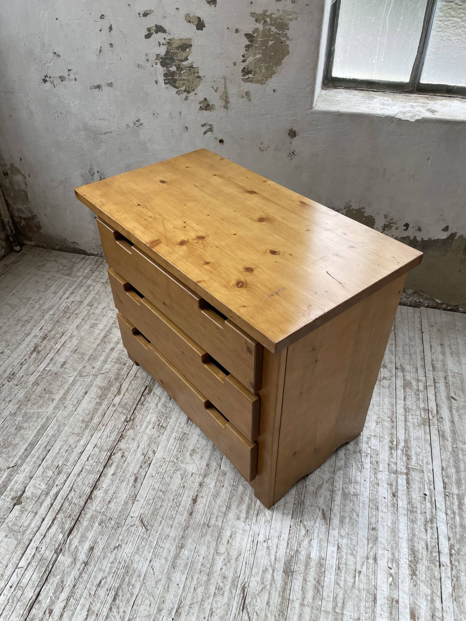 Commode en pin années 80 mobilier montagne