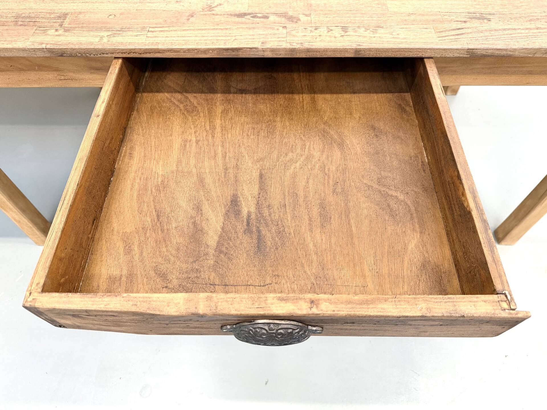 XXL table with 6 legs in solid pine and rubberwood