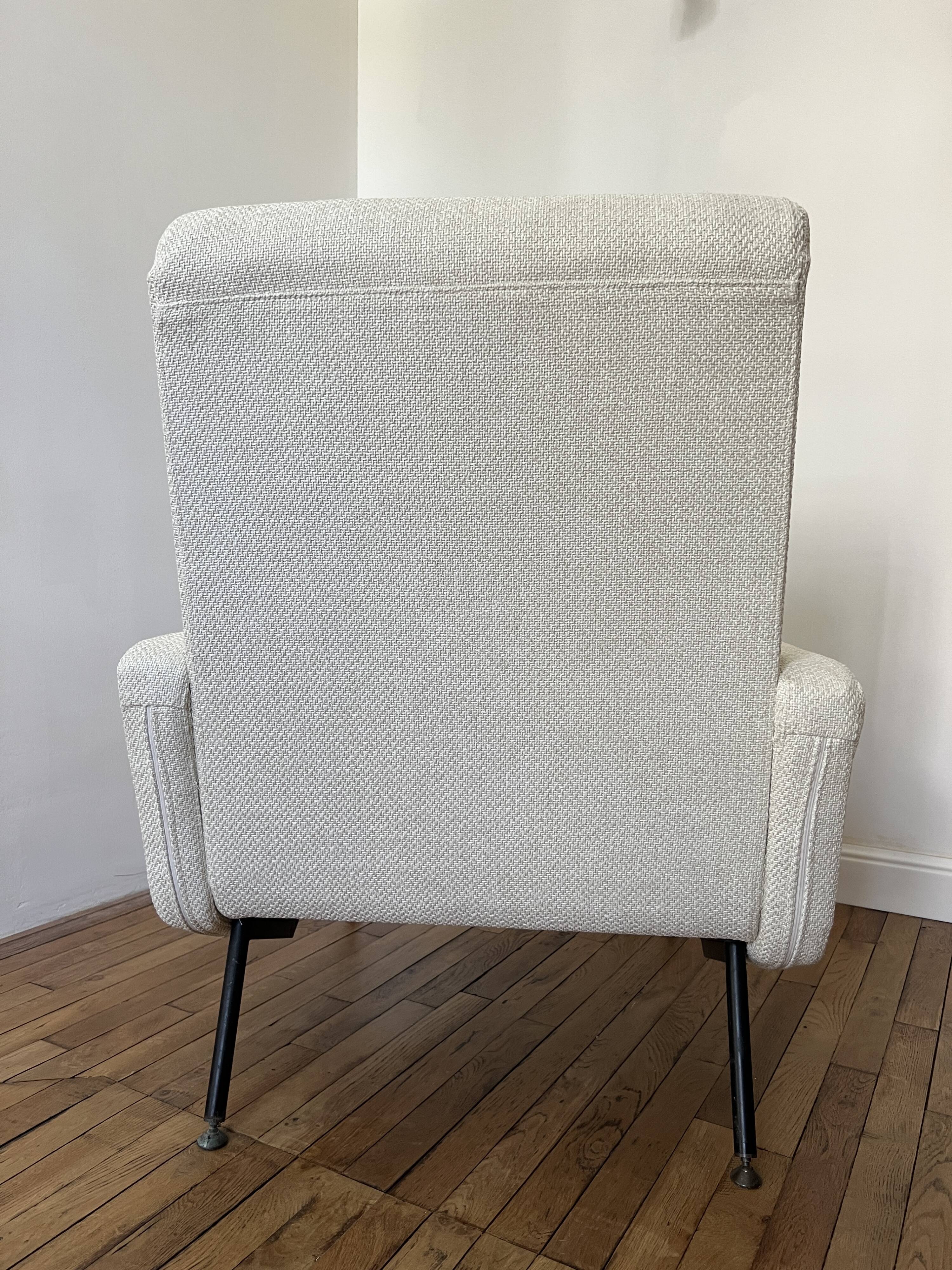 Pair of "Troïka" armchairs by Pierre Guariche, Airborne. Reupholstered 2026.