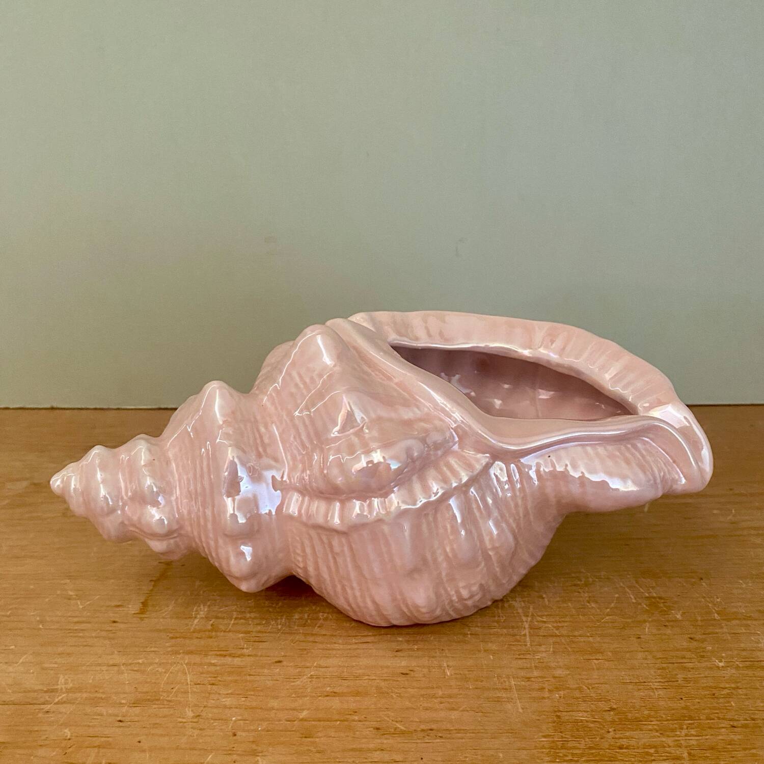 Vintage shell pot cover in pink pearly ceramic