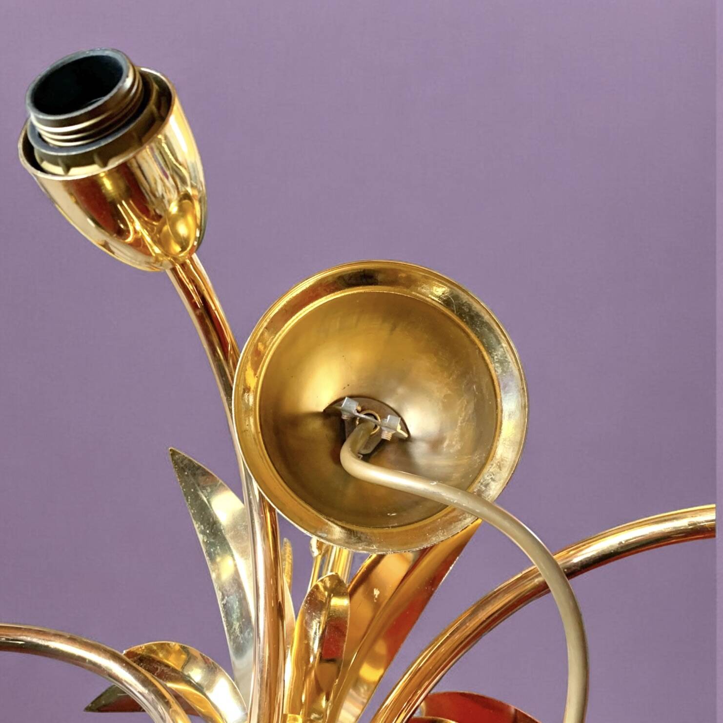 Vintage chandelier in gold metal and mother-of-pearl petals - 5 branches