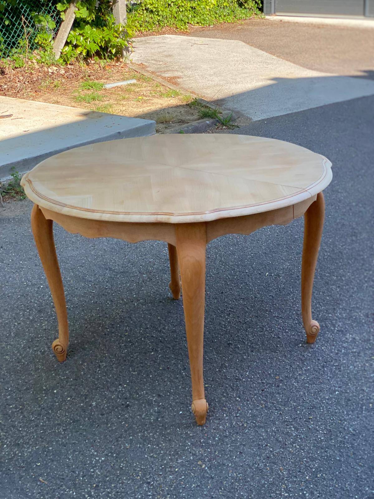 Renovated Louis XV extendable round dining table 205cm