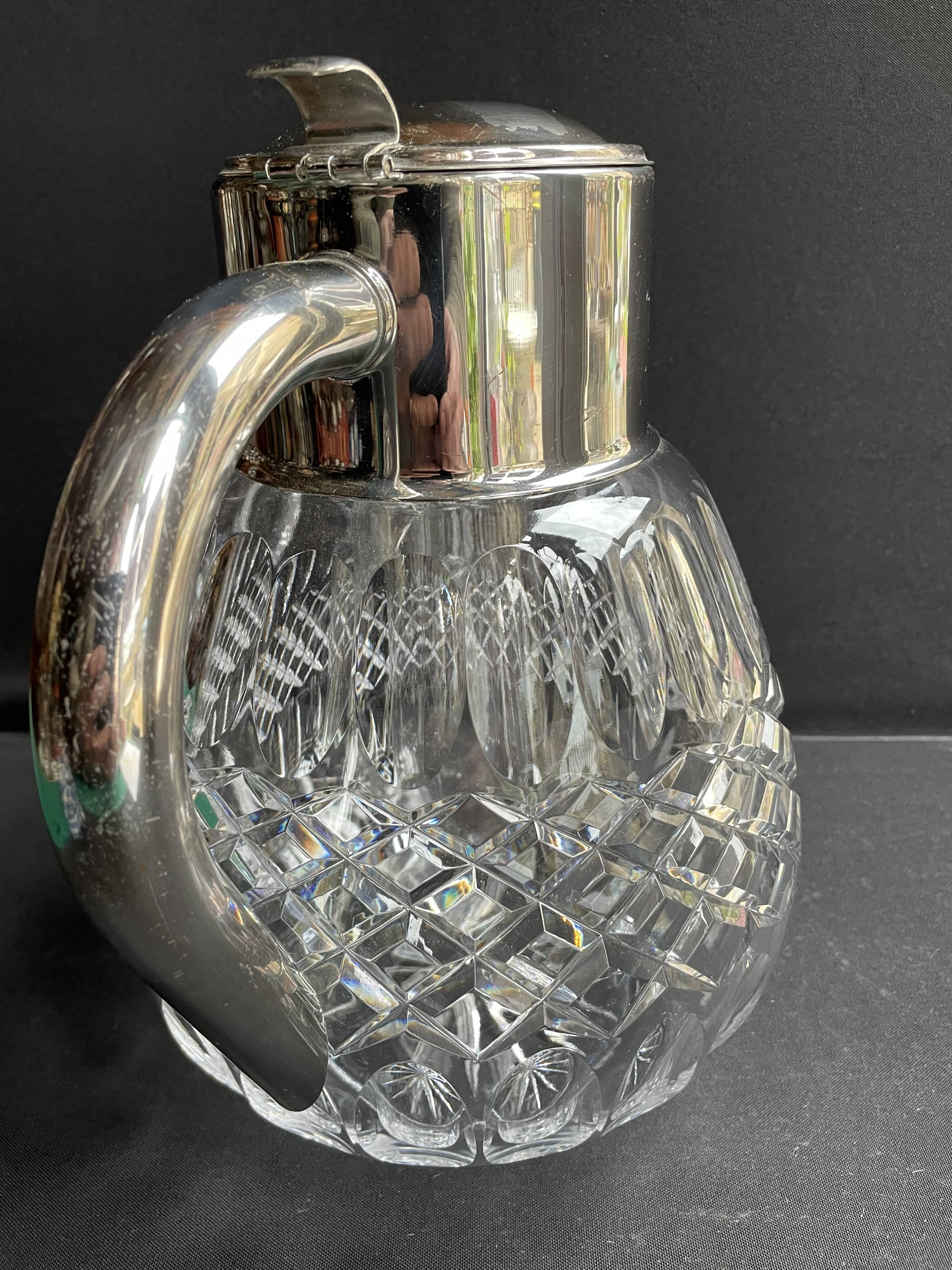 Important jug with ice reserve in cut crystal and silver-plated metal