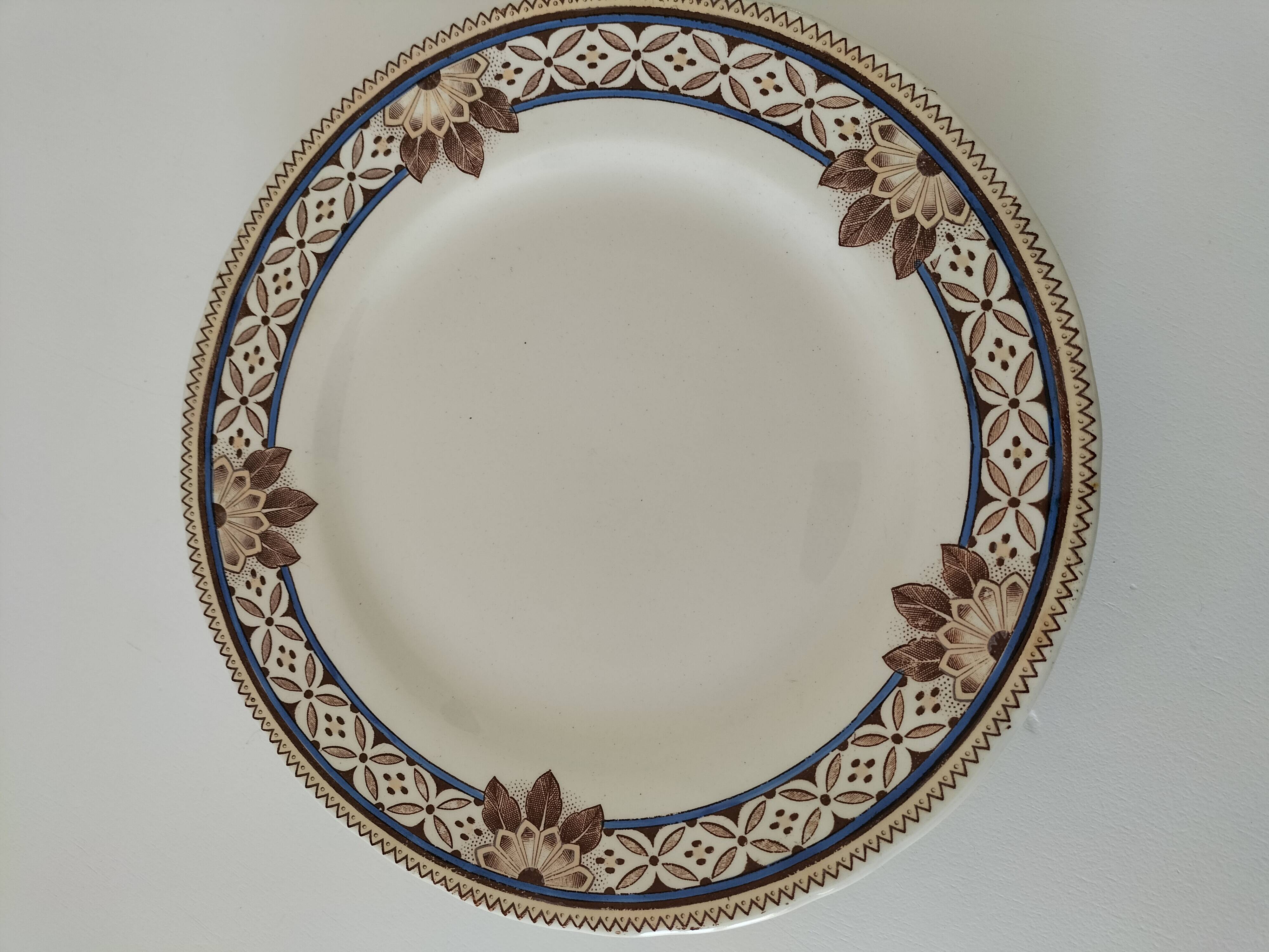 Dish on pedestal Creil & Montereau Mauresque blue brown