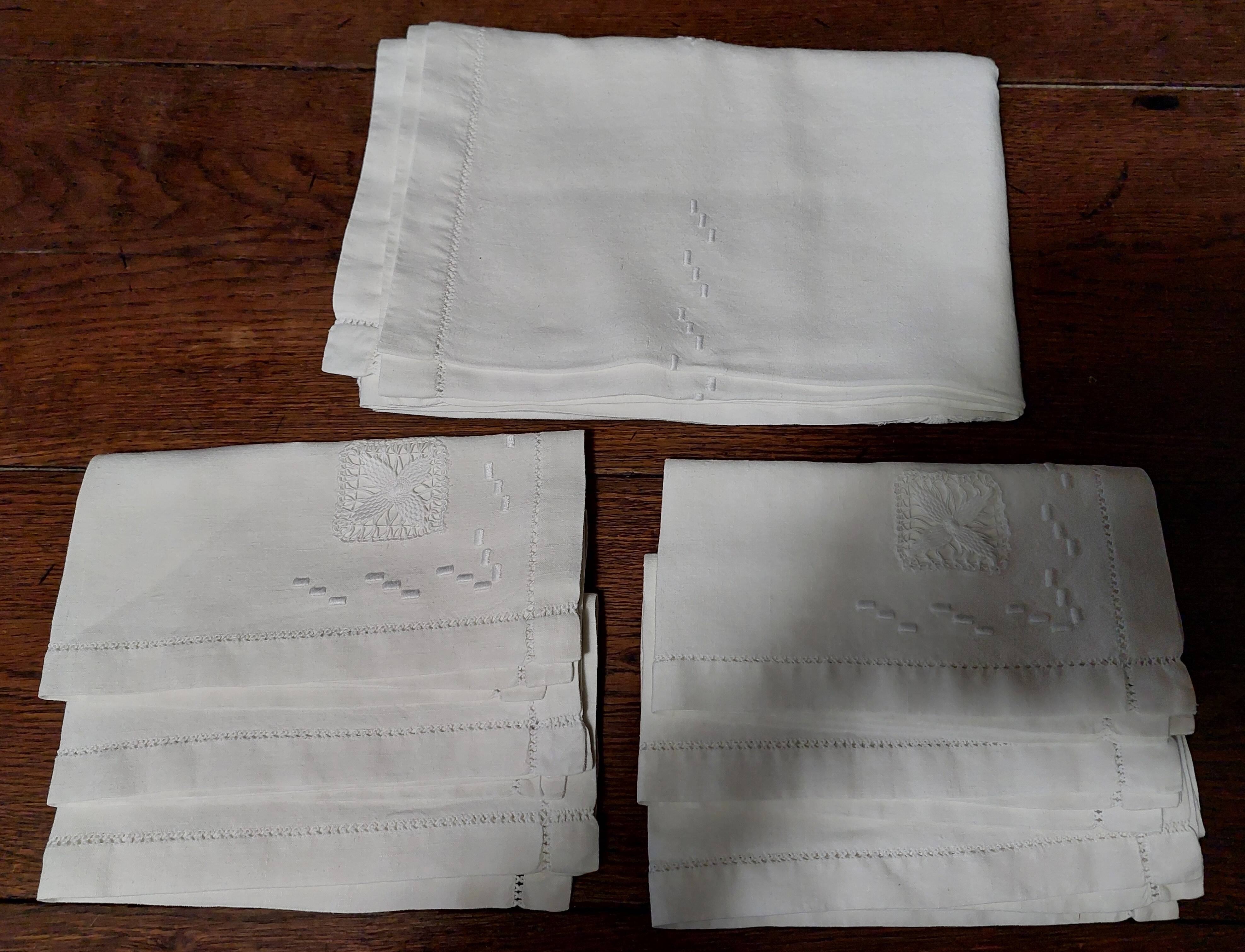 Old white linen tablecloth six day napkins and embroidery 140 X 180 cm