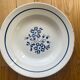 Assiettes creuses dépareillées bleues