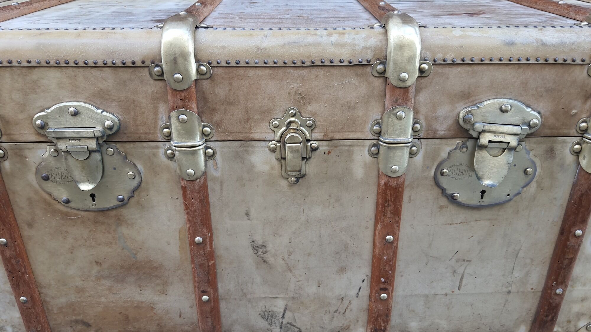 Malle auto travel trunk made of pigskin
