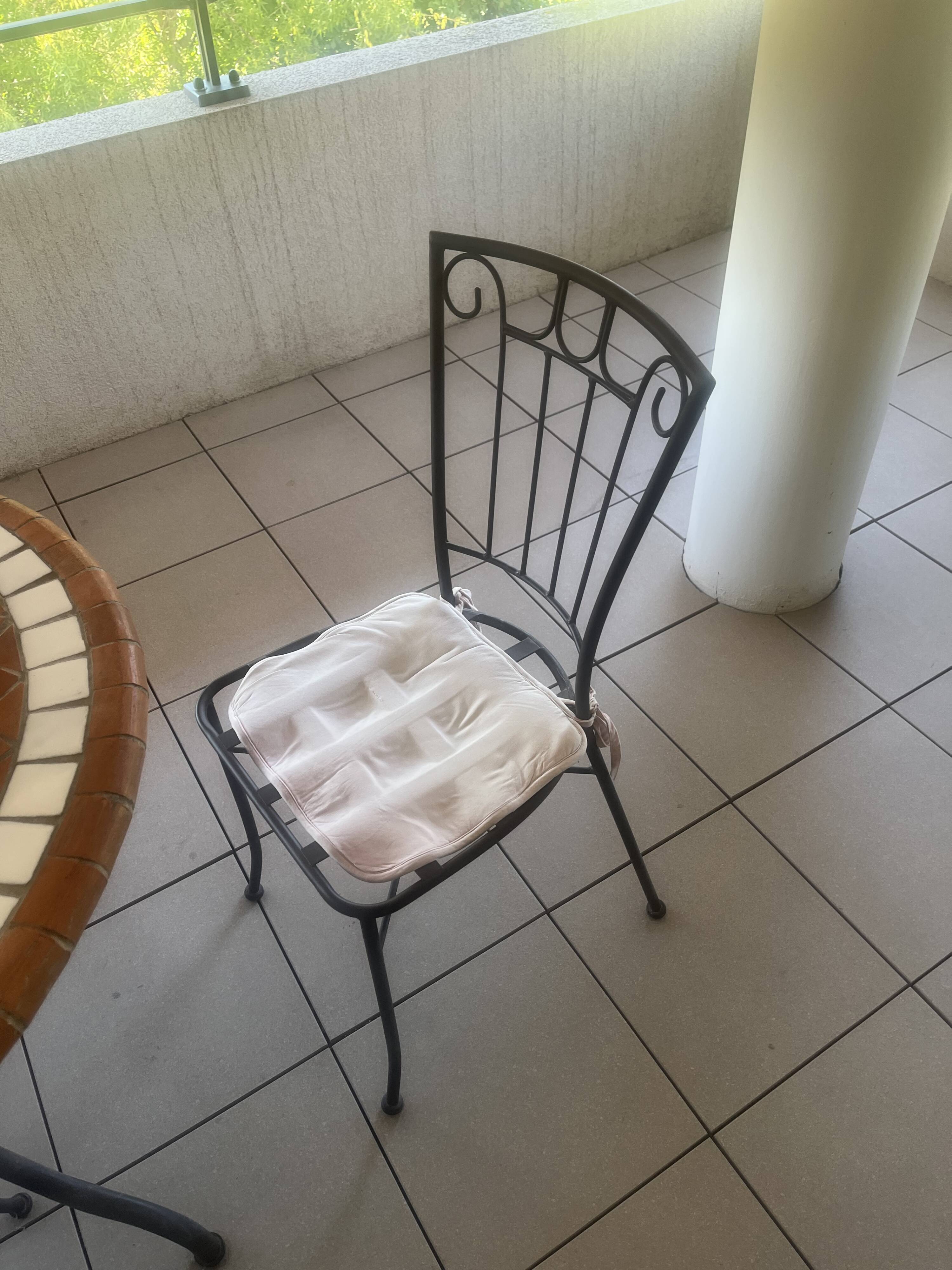 Table ovale en mosaïque et 6 chaises