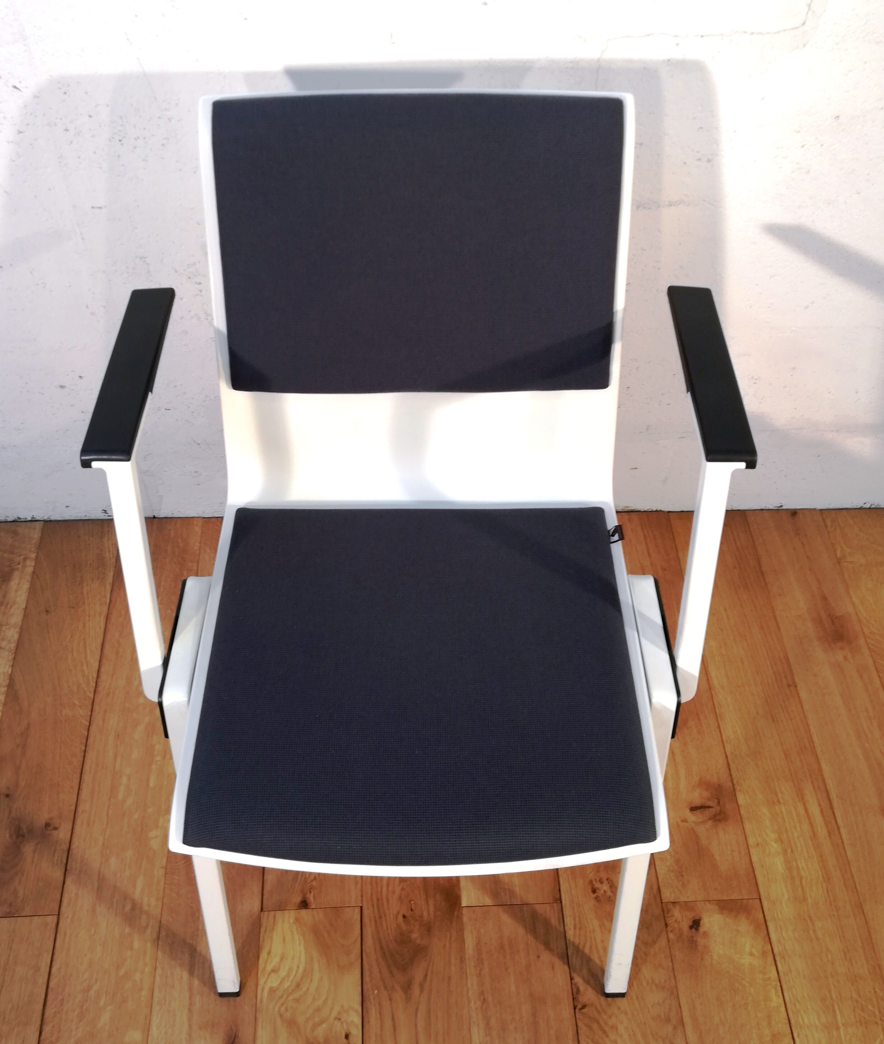 Publica visitor chair