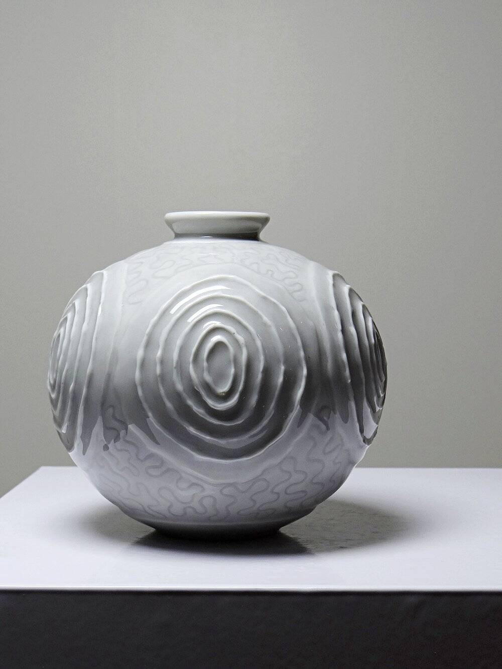 Small porcelain ball vase, Art Deco style, 1935