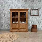 Chic display cabinet in pine (renovated)