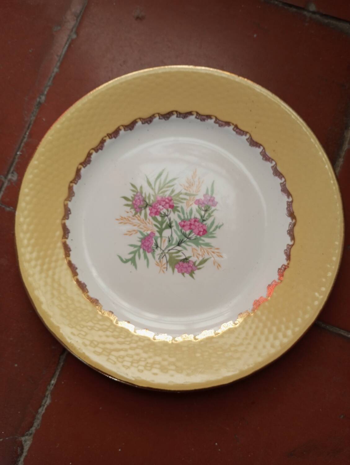 Amandinoise plate service