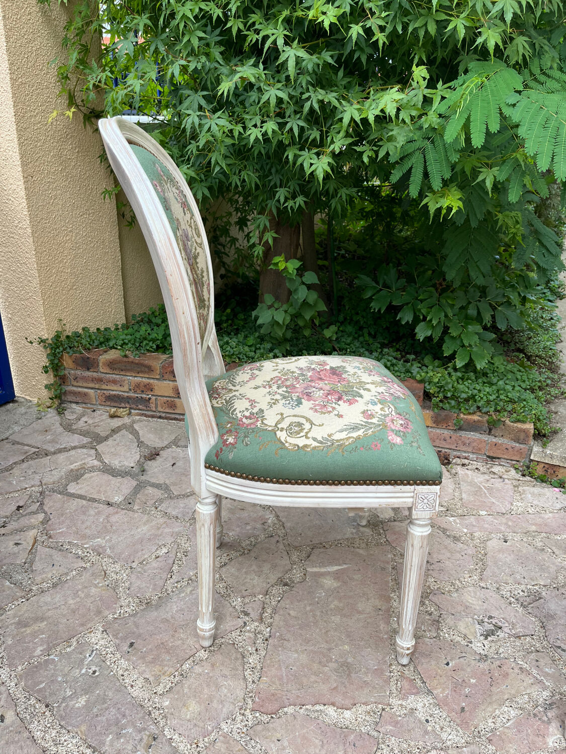 Paire de chaises médaillon