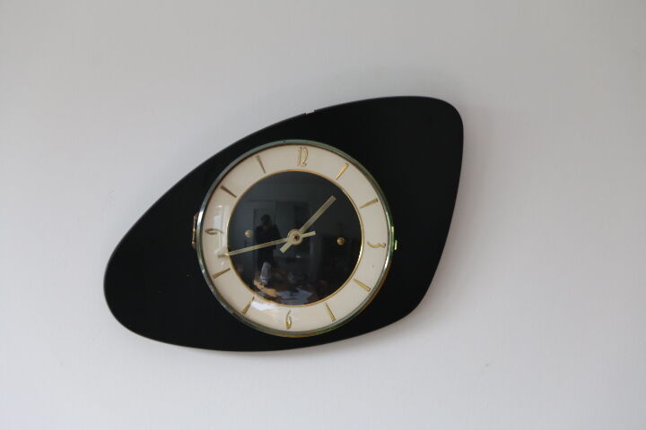Horloge triangulaire formica noir