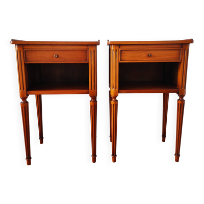 Paire de tables de chevet de style Louis XVI