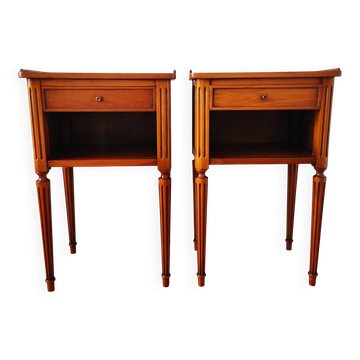 Paire de tables de chevet de style Louis XVI