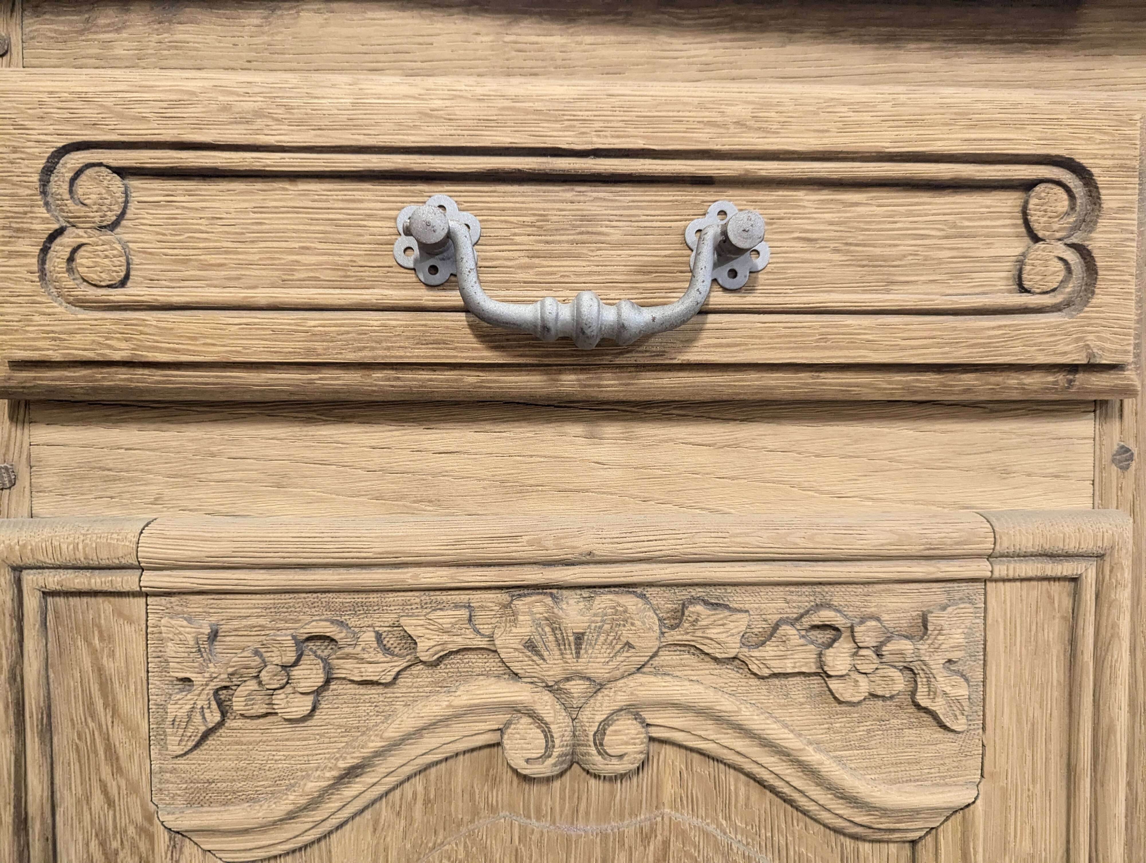 Striped oak buffet in Louis XV style