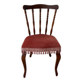 Chaise en bois et velours rouge