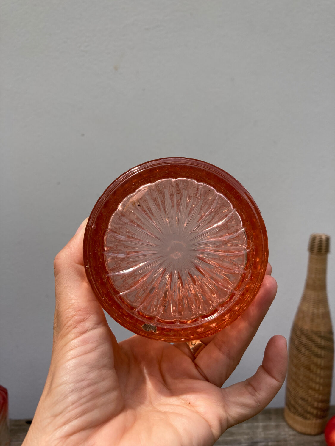Powder box for Art Deco jewelry in pink crystal