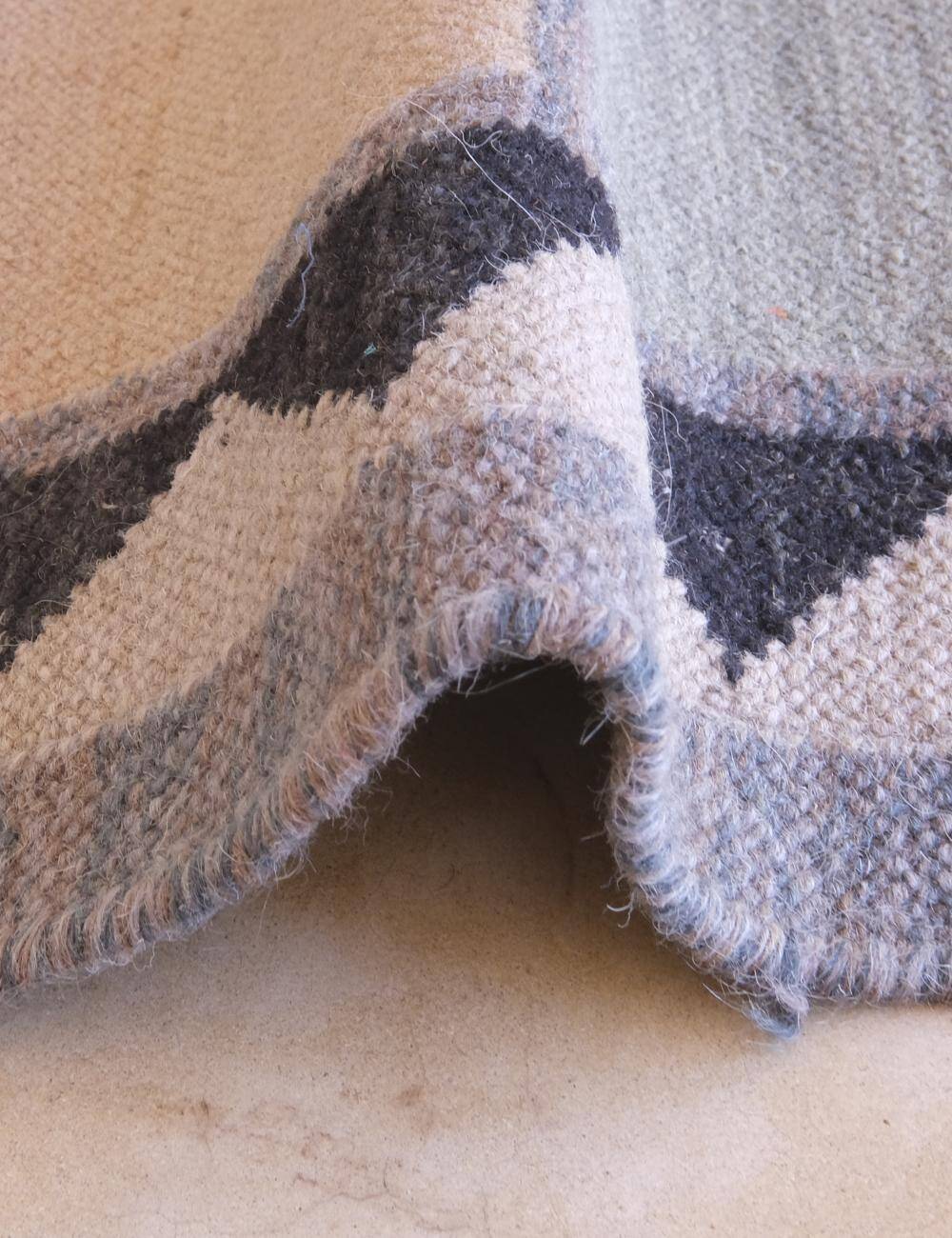 Tapis Kilim vintage à carreaux