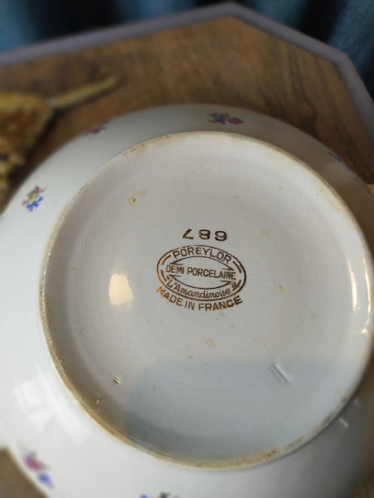Salad bowl decorated with Poreylor flower