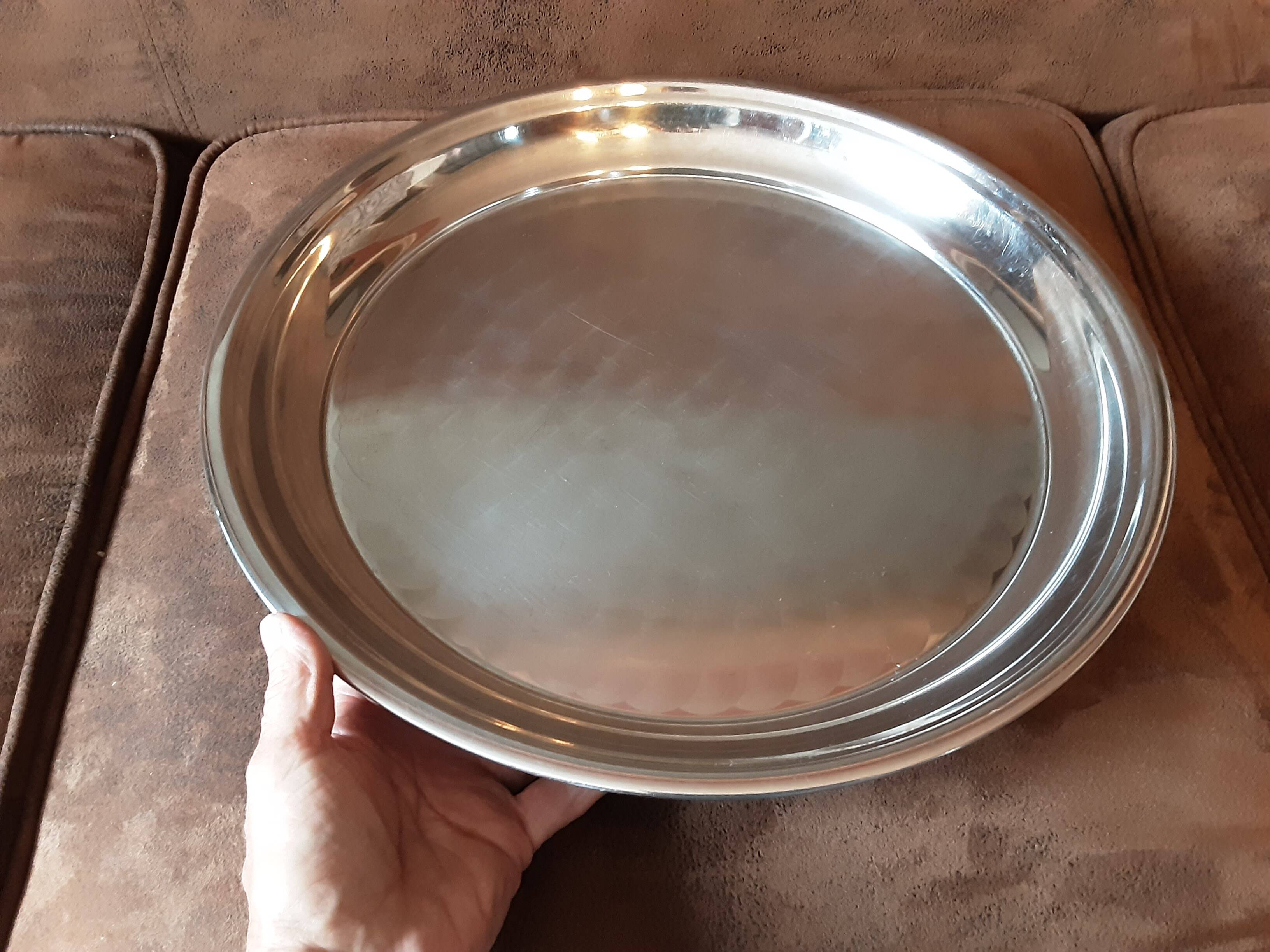 Set of 2 vintage trays