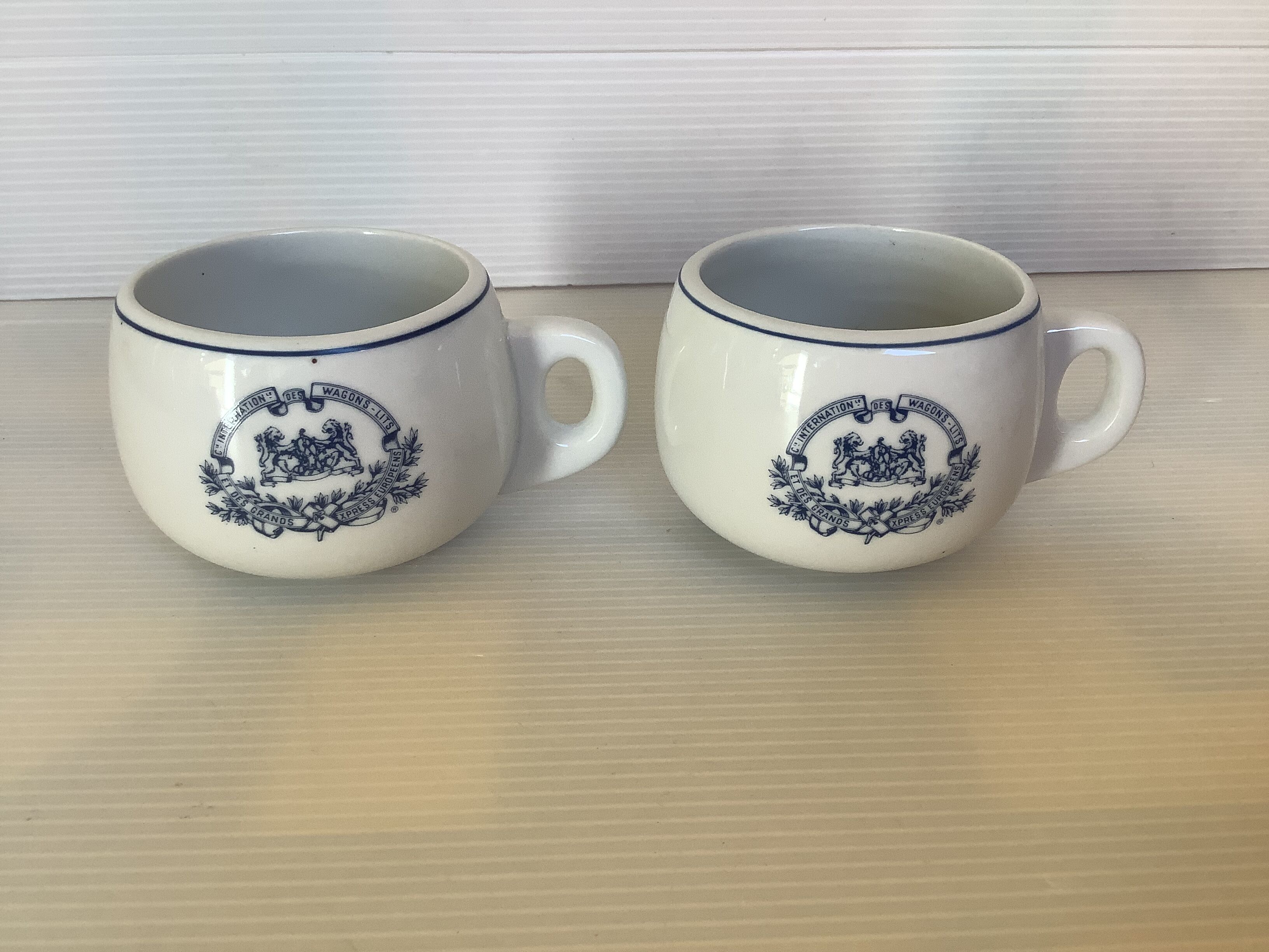 Pair of cups train companies of the sleeping cars of the great European express