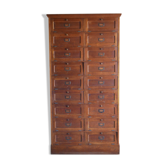 Notary's furniture with clamshells