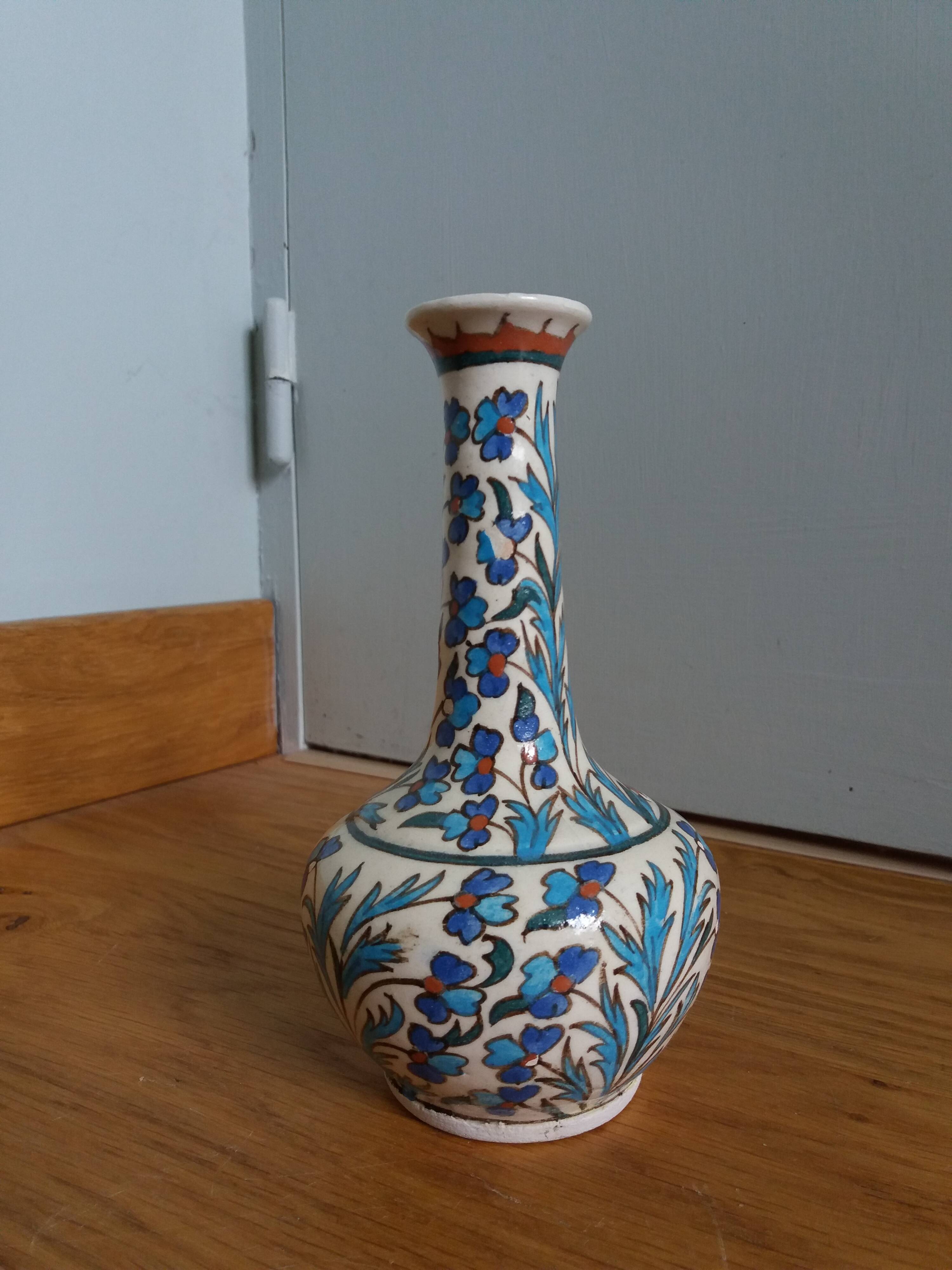 Vase soliflore décor peint Iznik Turquie