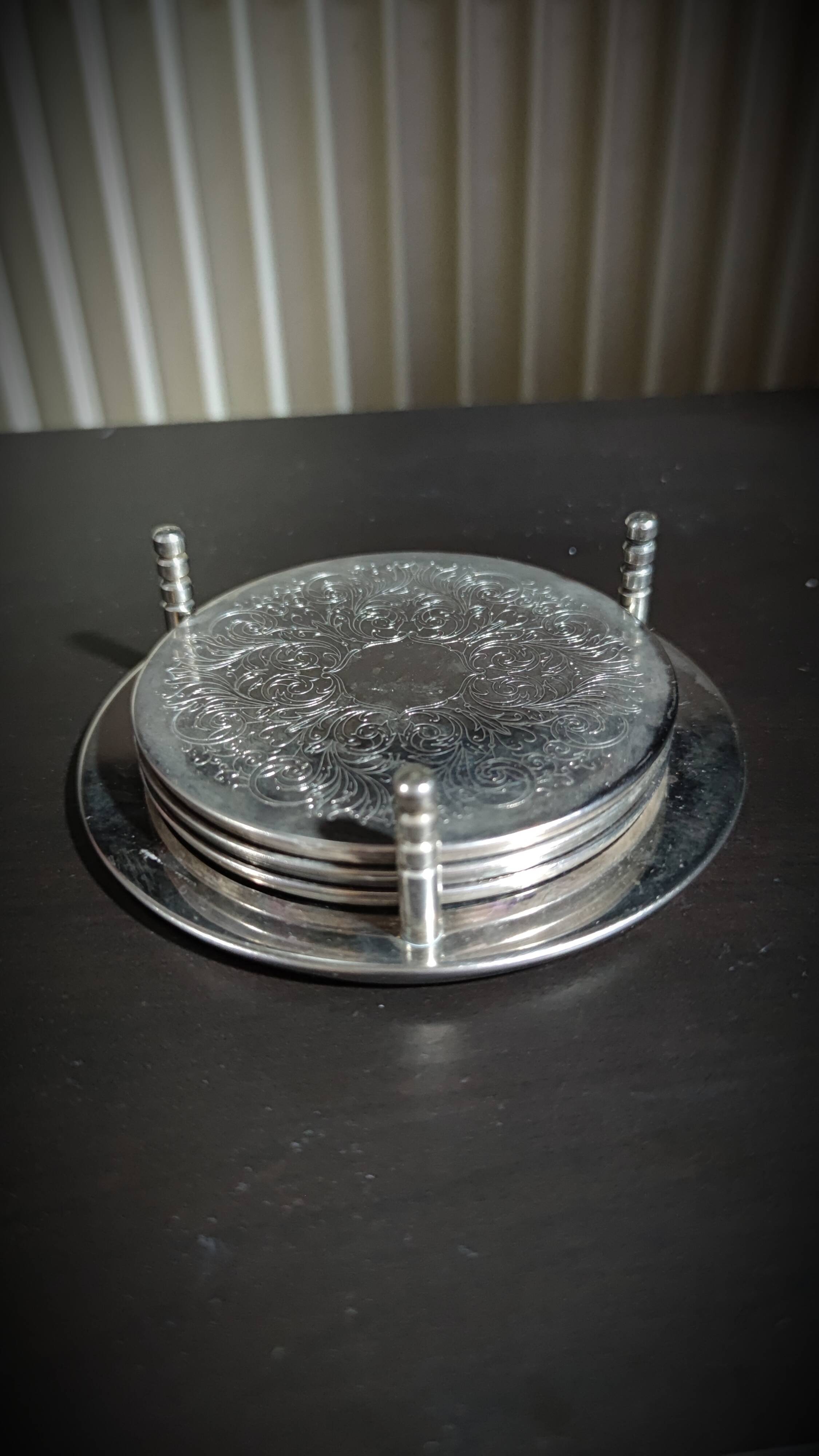 Dessous de verre en métal argenté