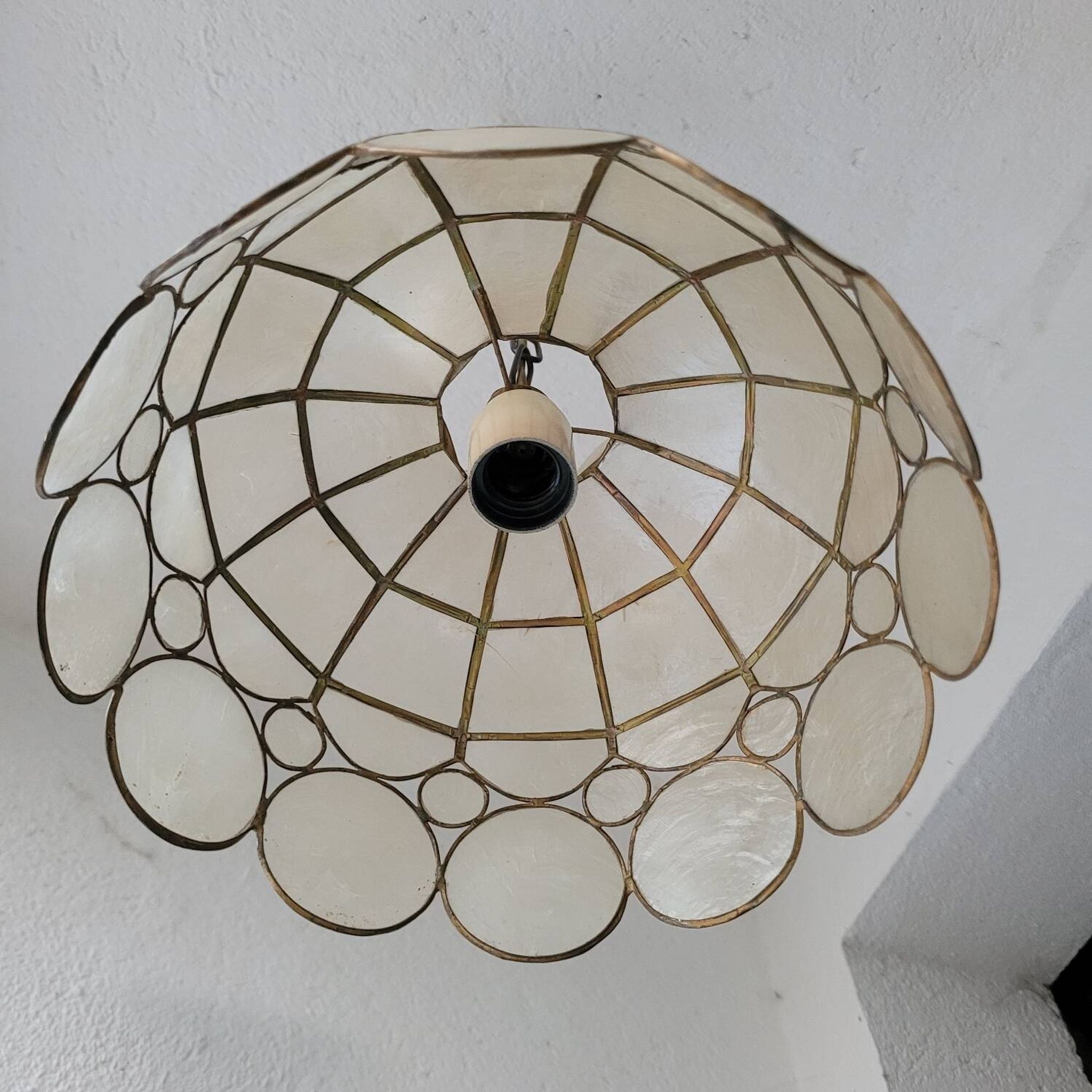 Suspension Corolle en Nacre Capiz & Laiton - Vintage 1970