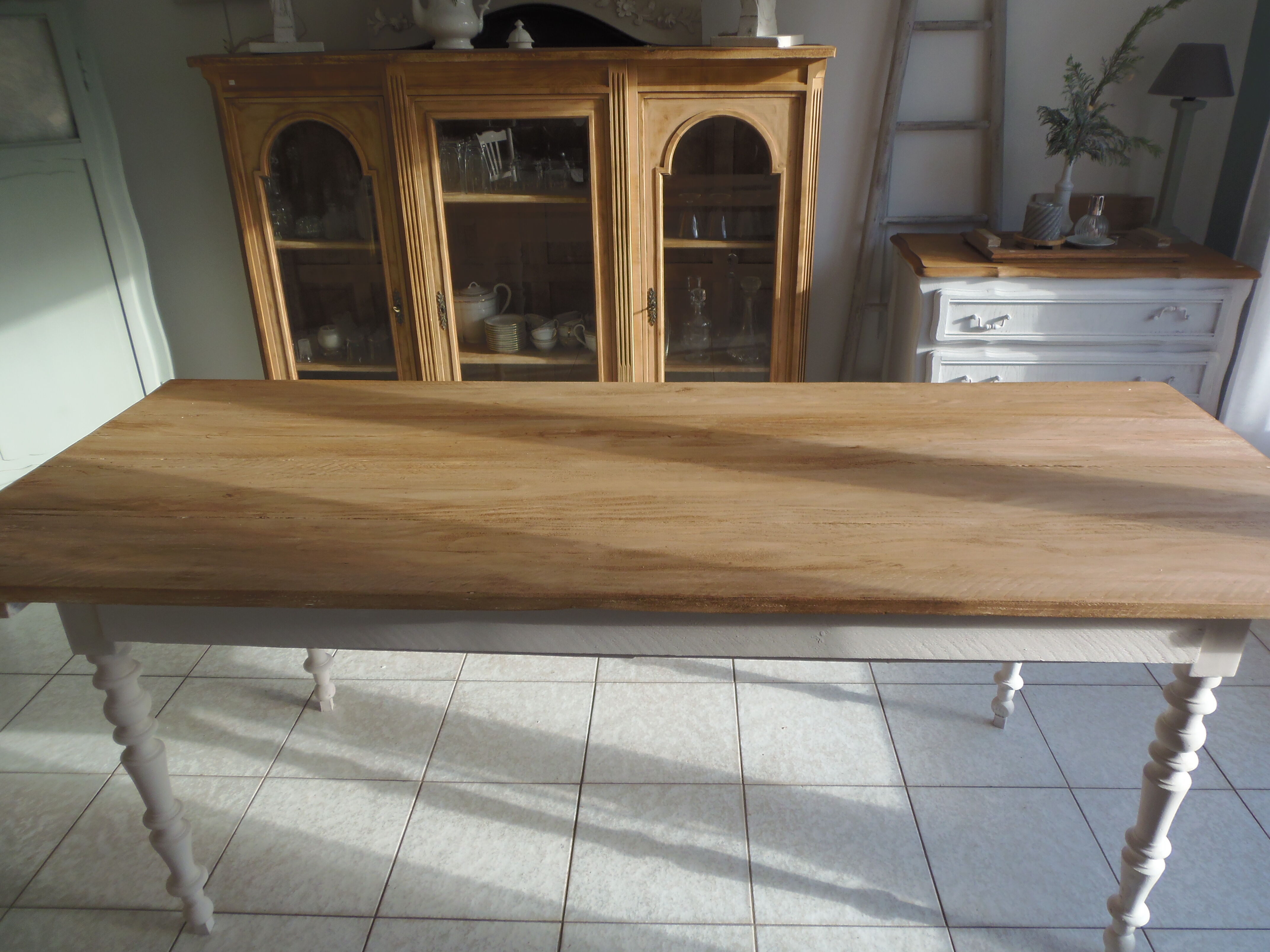 Farm table, leg and belt patinated pearl gray, wooden top.